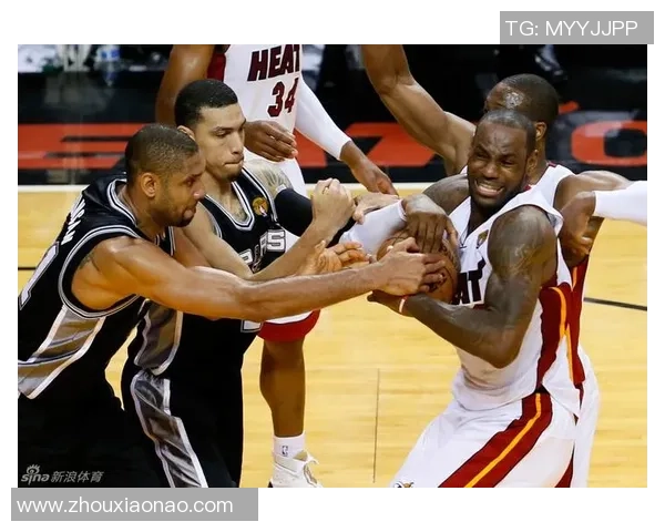 足球球星交换球袜背后隐藏的故事与体育精神解析