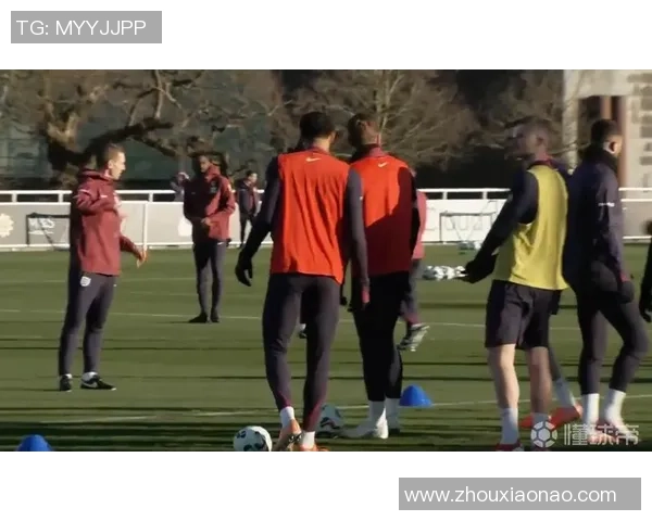 足球球星击掌瞬间展现友谊与竞技精神的完美融合