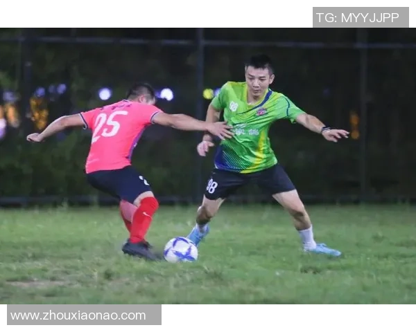 足球球星圆月弯刀技艺揭秘:如何通过精准弯曲打破防守壁垒 足球球星圆月弯刀技艺揭秘:如何通过精准弯曲打破防守壁垒