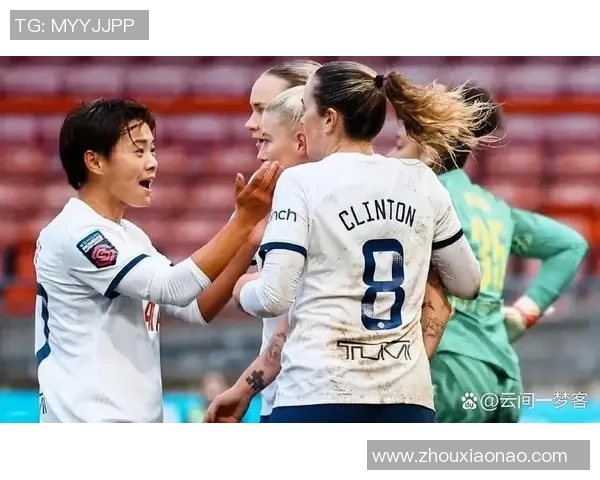 足球球星妻子亮相赛场看台温柔支持引发球迷热议